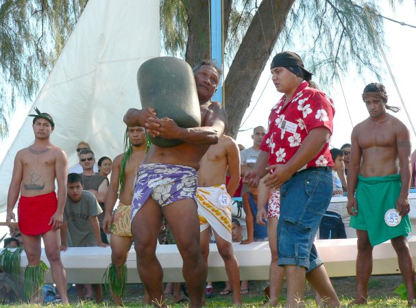 88- Le veteran de l'epreuve a des difficultes avec sa pierre de 100kg 